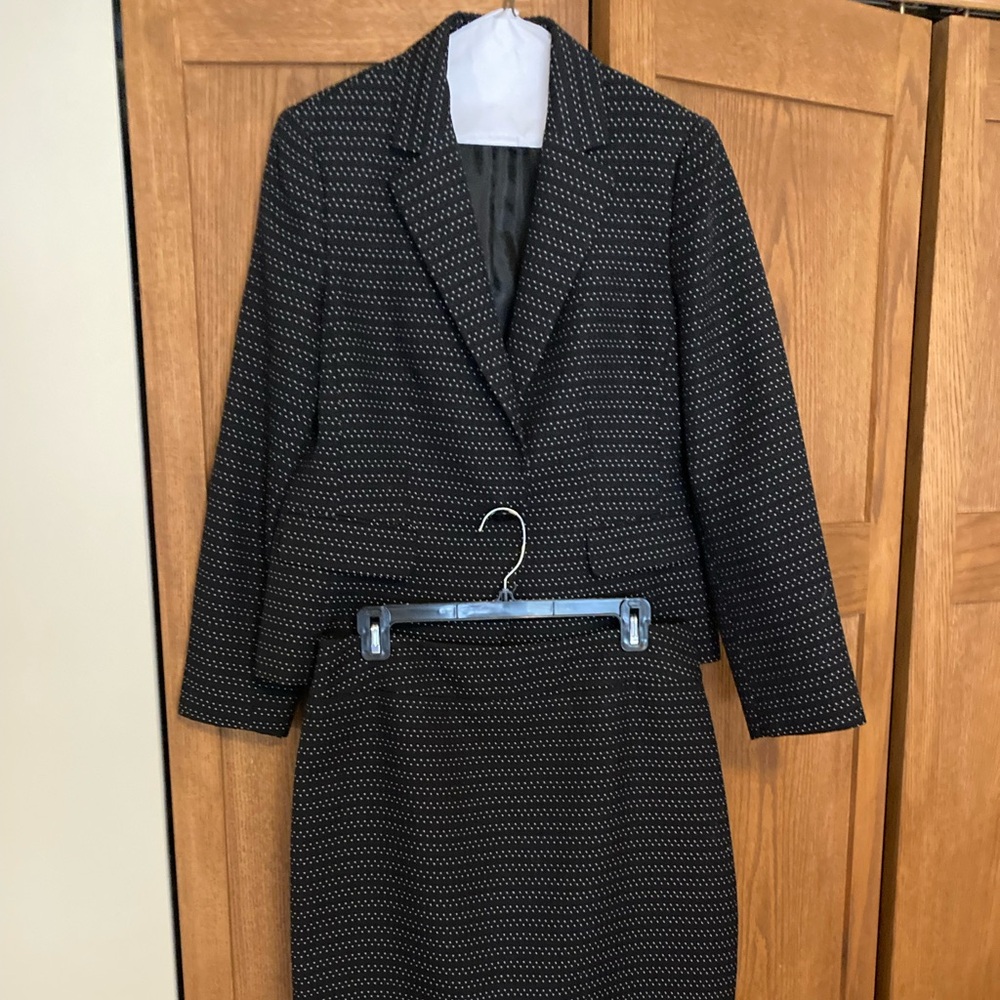 Le Suit Black and White Polka Dot Blazer
